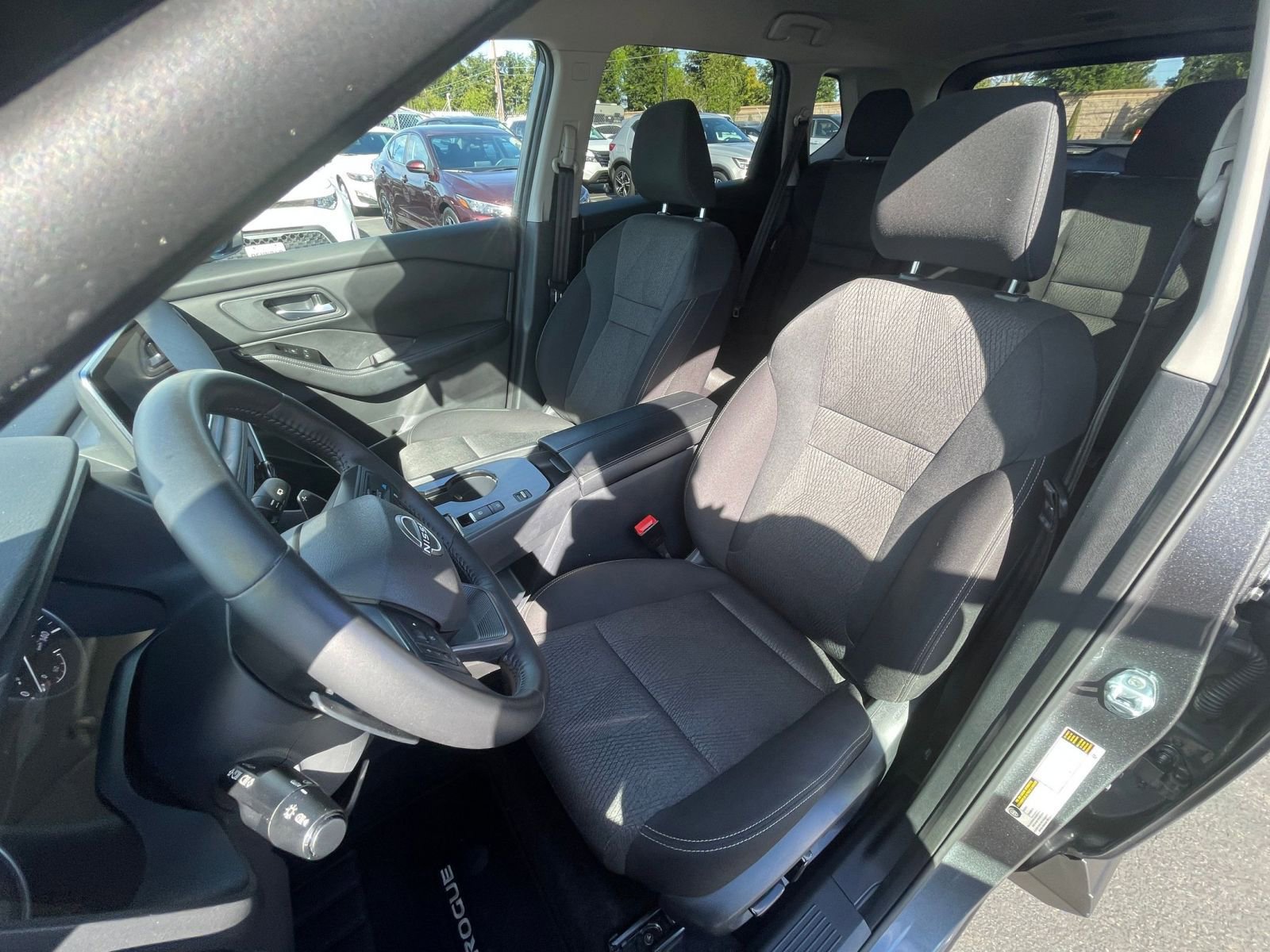 Used 2025 Nissan Rogue SV image 32