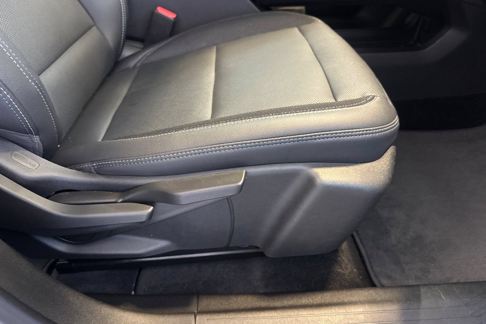 Used 2024 Chevrolet Equinox EV LT FWD image 24