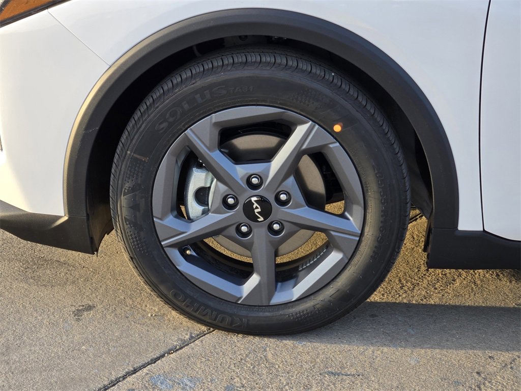 New 2025 Kia K4 LXS image 8