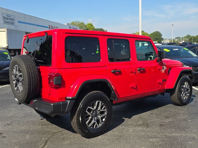 Used 2025 Jeep Wrangler Unlimited Sahara AWD/4WD image 3