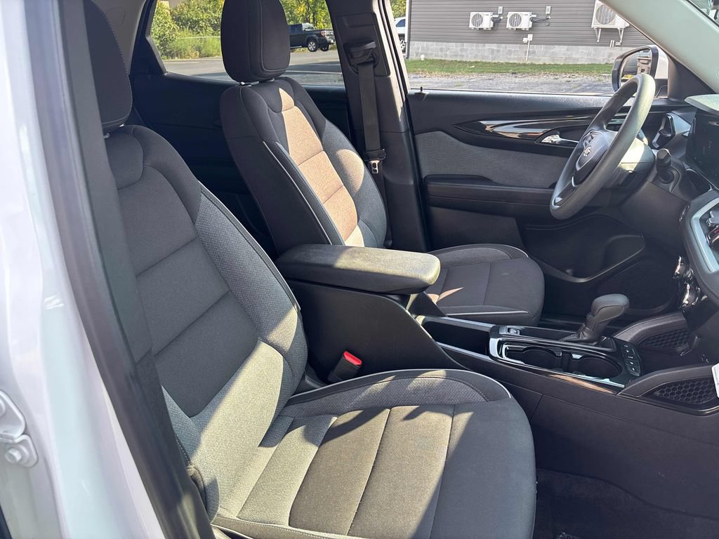 Used 2025 Chevrolet TrailBlazer LT AWD/4WD image 26