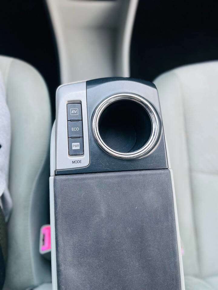 Used 2012 Toyota Prius V Three image 22