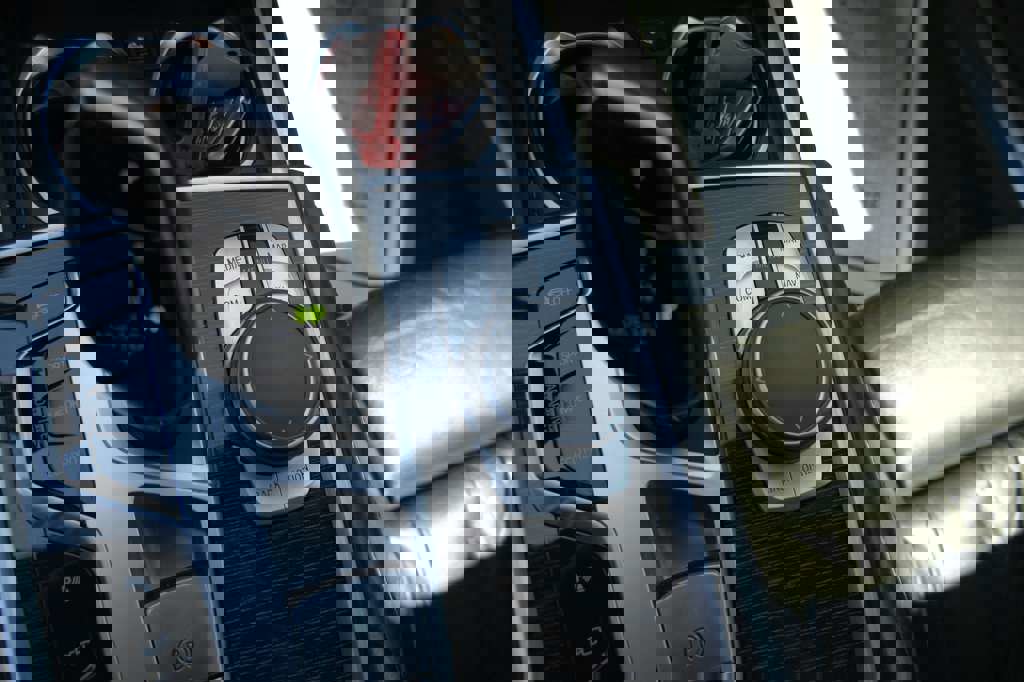 Used 2021 BMW 750i xDrive w/ M Sport Package image 27