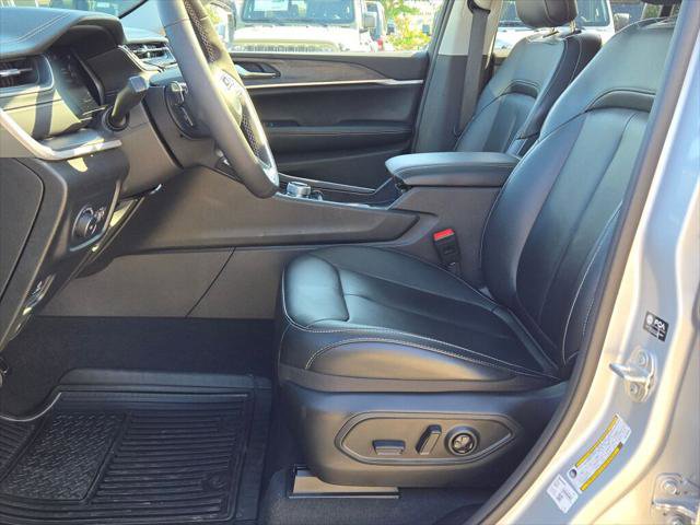 Certified 2024 Jeep Grand Cherokee Limited AWD/4WD image 24