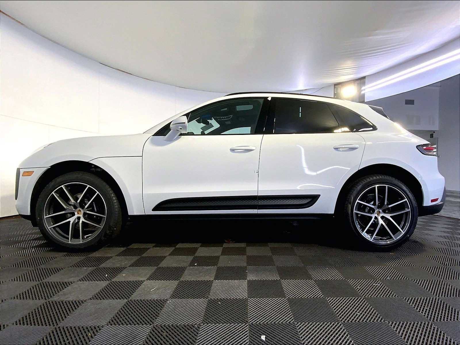 New 2026 Porsche Macan AWD/4WD image 2