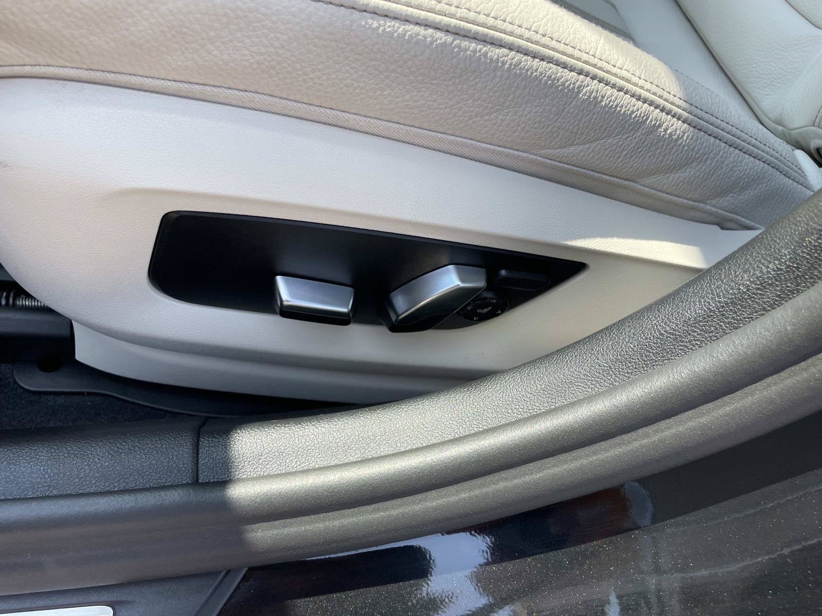 Used 2023 BMW 530e w/ Premium Package RWD image 17
