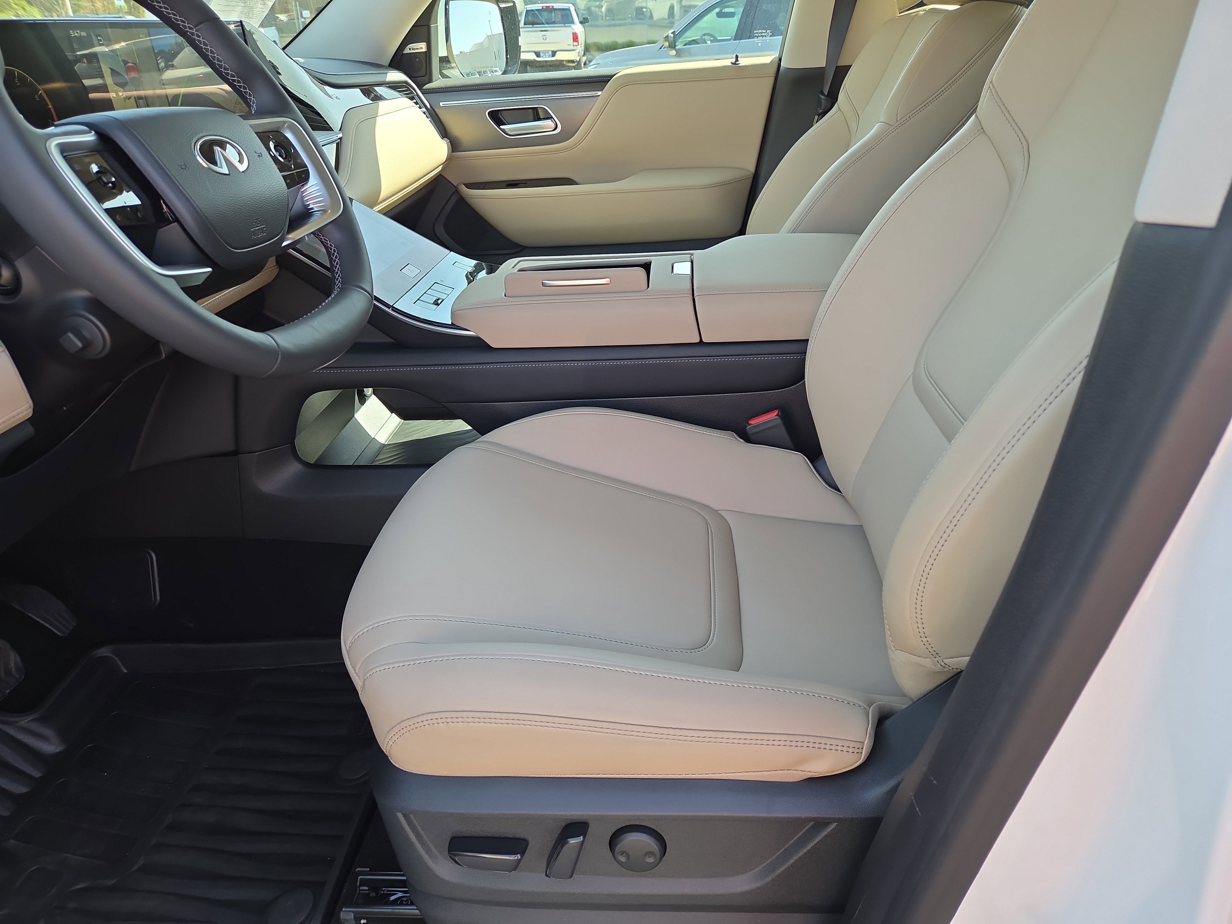 Used 2026 INFINITI QX80 Pure w/ Cargo Package image 5