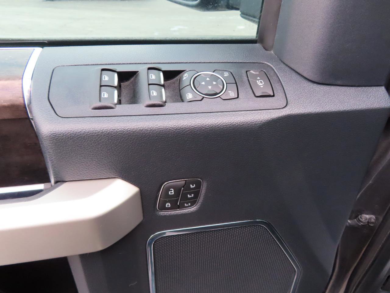 Used 2022 Ford F250 Lariat w/ Chrome Package image 28