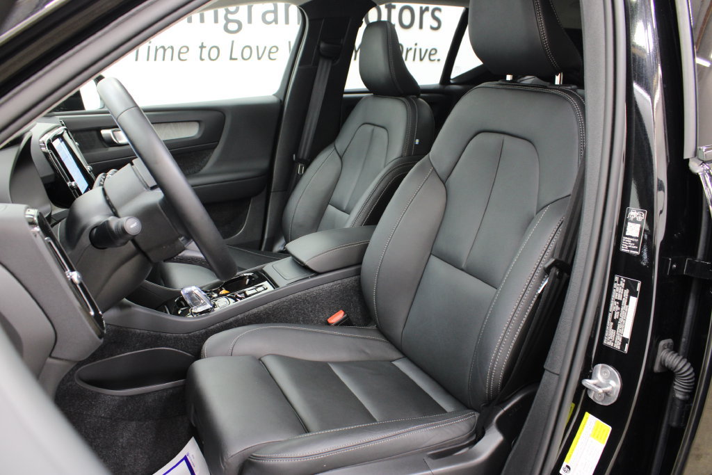 Certified 2026 Volvo XC40 B5 Plus AWD/4WD image 16