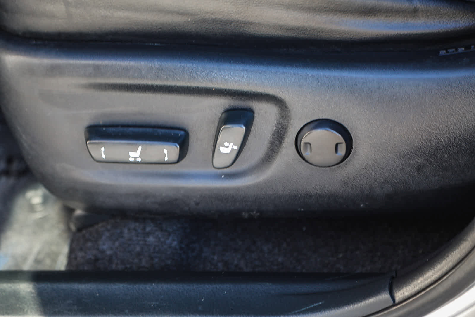 Used 2013 Toyota RAV4 Limited image 19