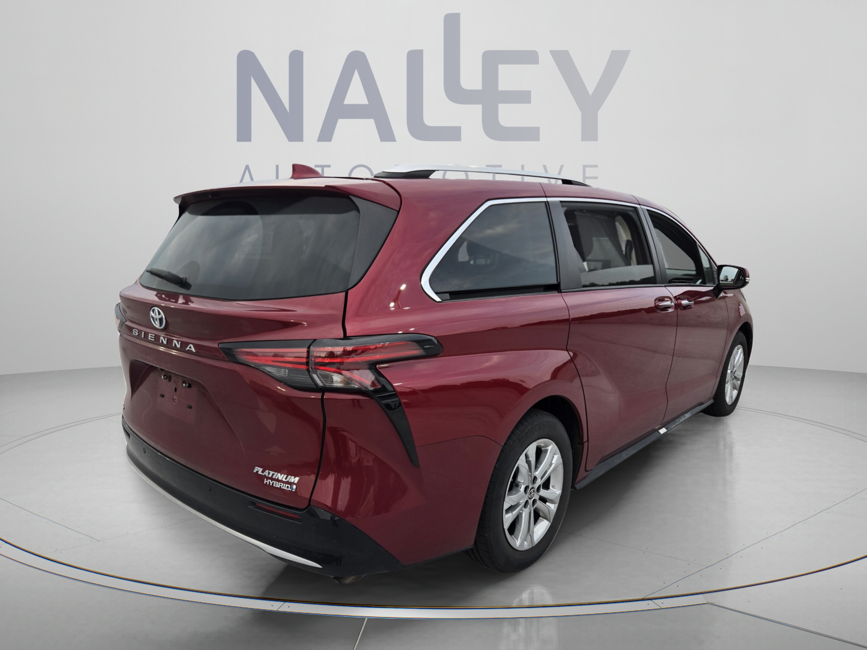 Used 2022 Toyota Sienna Platinum AWD/4WD image 4