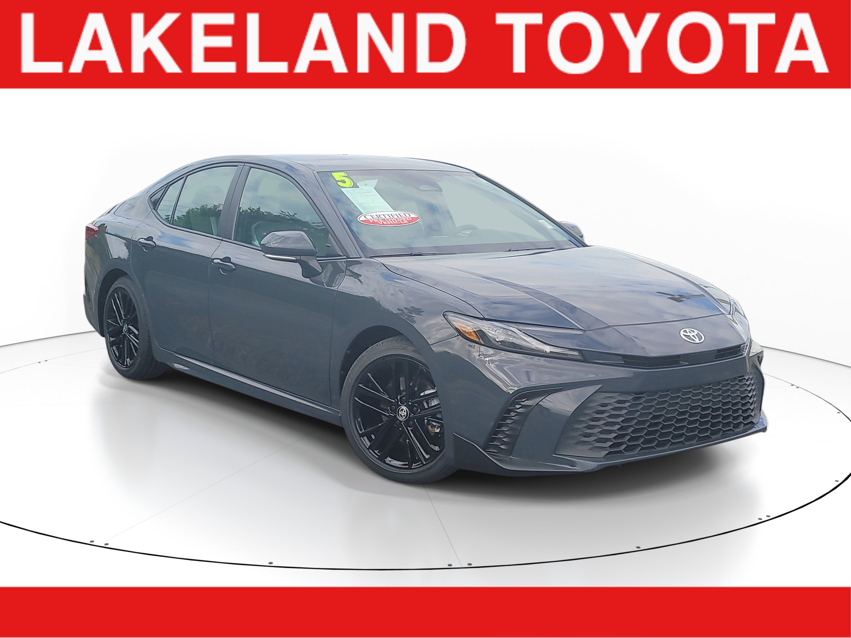 Used 2025 Toyota Camry SE image 1