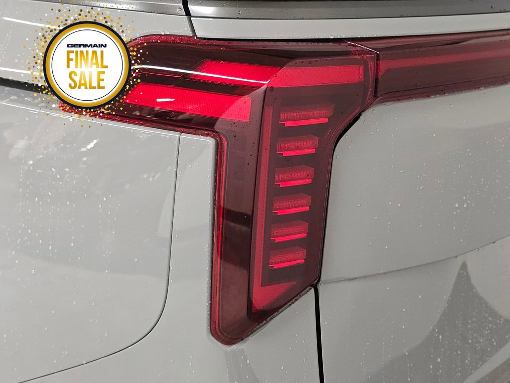 Certified 2025 Kia Carnival SX image 13