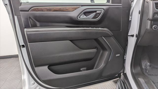 Used 2023 Chevrolet Suburban Premier image 13