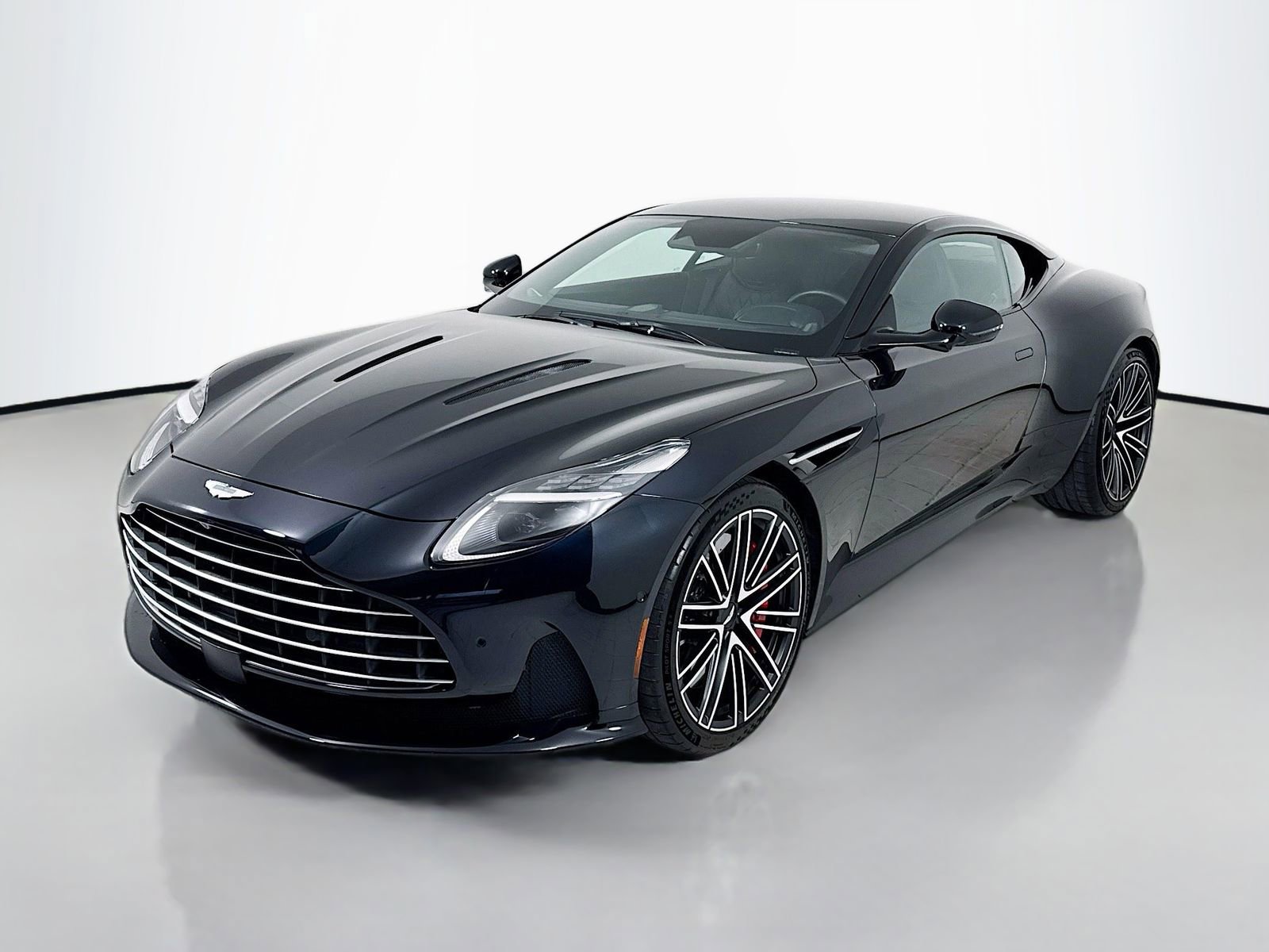 Used 2024 Aston Martin DB12 Coupe RWD image 3
