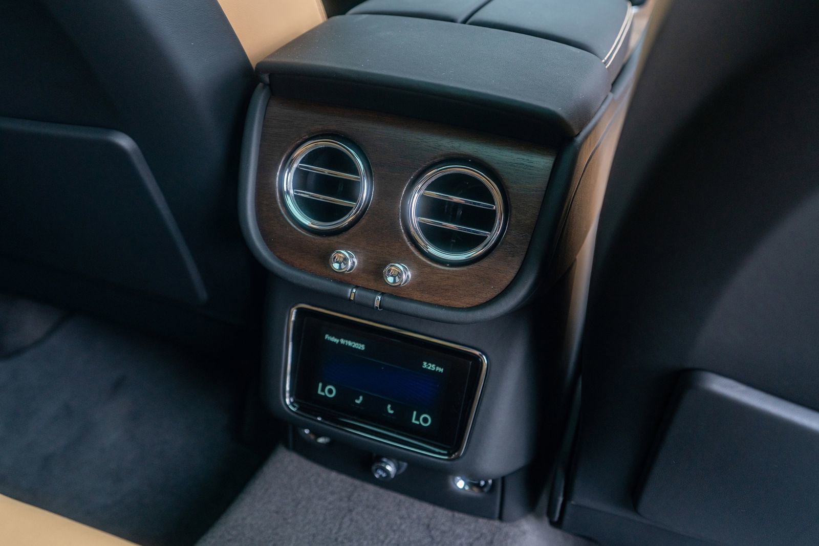 New 2025 Bentley Bentayga image 36