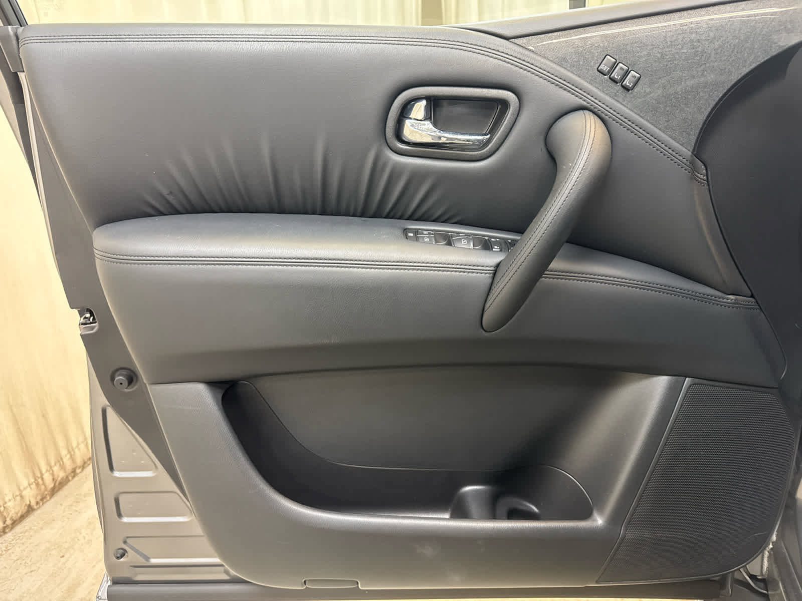 Certified 2024 Nissan Armada SL w/ Midnight Edition Package image 24