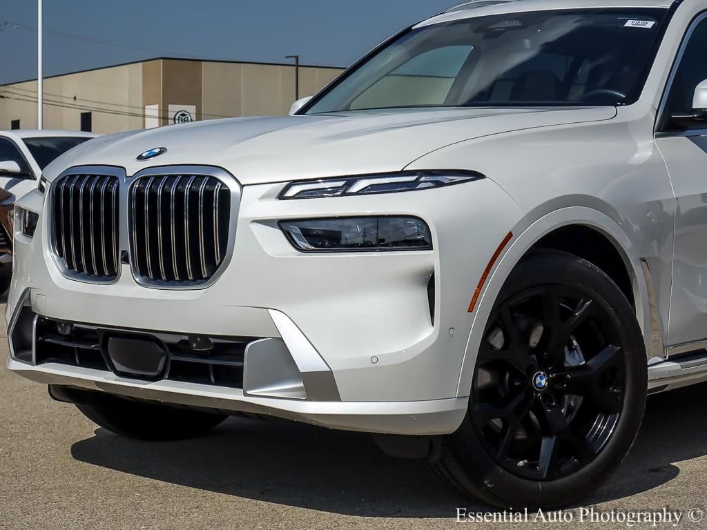 Used 2026 BMW X7 xDrive40i AWD/4WD image 3