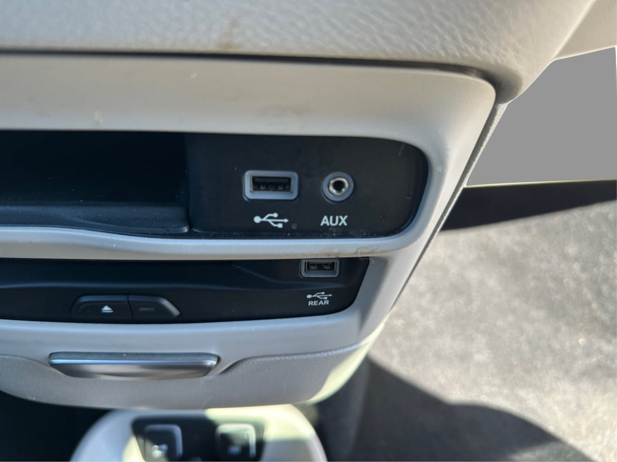 Used 2018 Chrysler Pacifica Touring-L Plus FWD image 26
