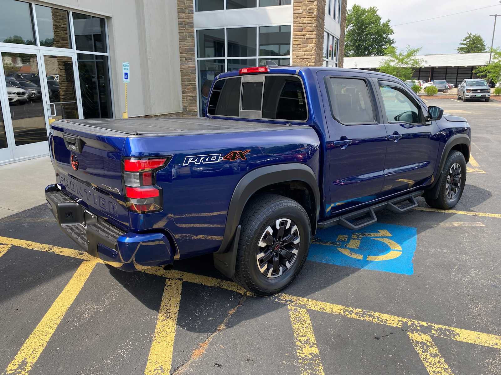 Used 2022 Nissan Frontier PRO-4X w/ Technology Package AWD/4WD image 4