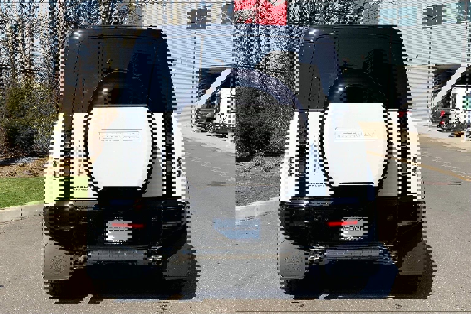 New 2026 Land Rover Defender 110 V8 image 4