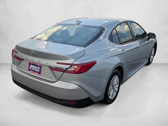 Used 2025 Toyota Camry LE FWD image 5