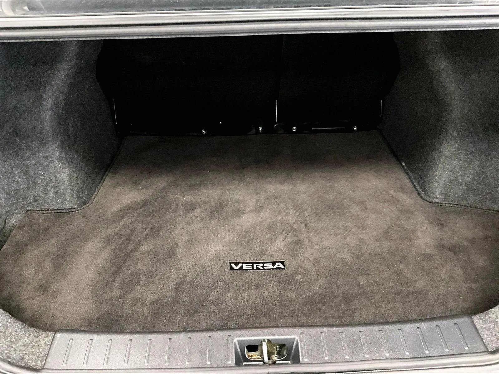 Used 2023 Nissan Versa SV image 33