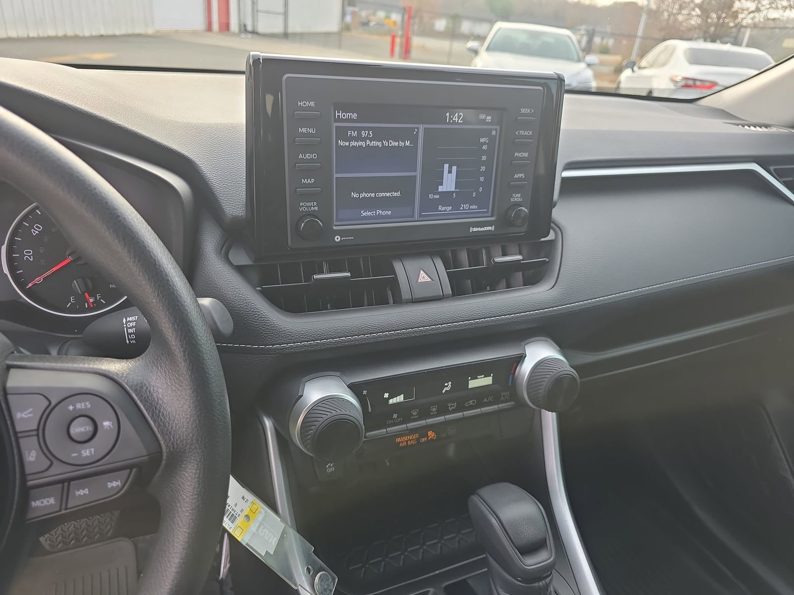 Used 2022 Toyota RAV4 LE image 25