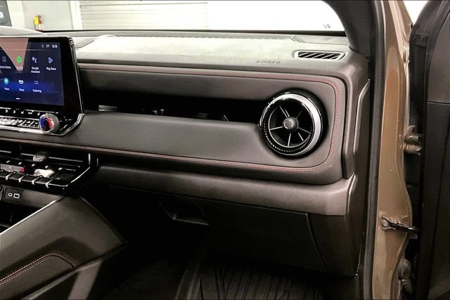 Used 2024 Chevrolet Colorado Z71 w/ Z71 Convenience Package 2 AWD/4WD image 18