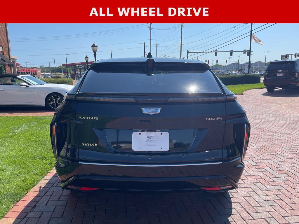 Used 2024 Cadillac Lyriq Luxury AWD/4WD image 9