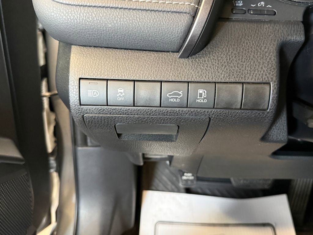 Used 2019 Toyota Camry SE FWD image 16