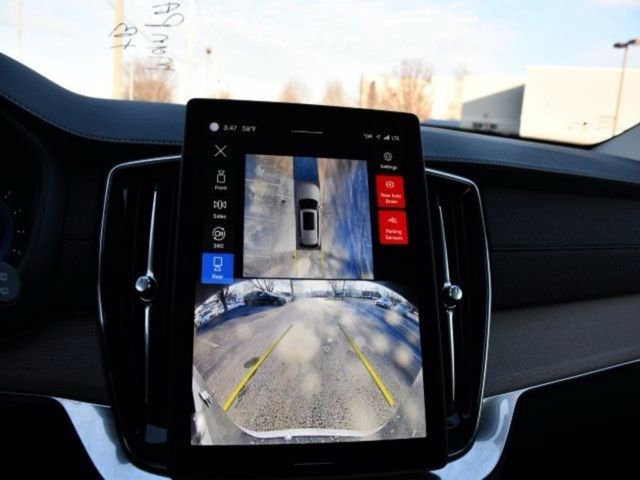 Used 2025 Volvo XC90 B5 Plus image 12