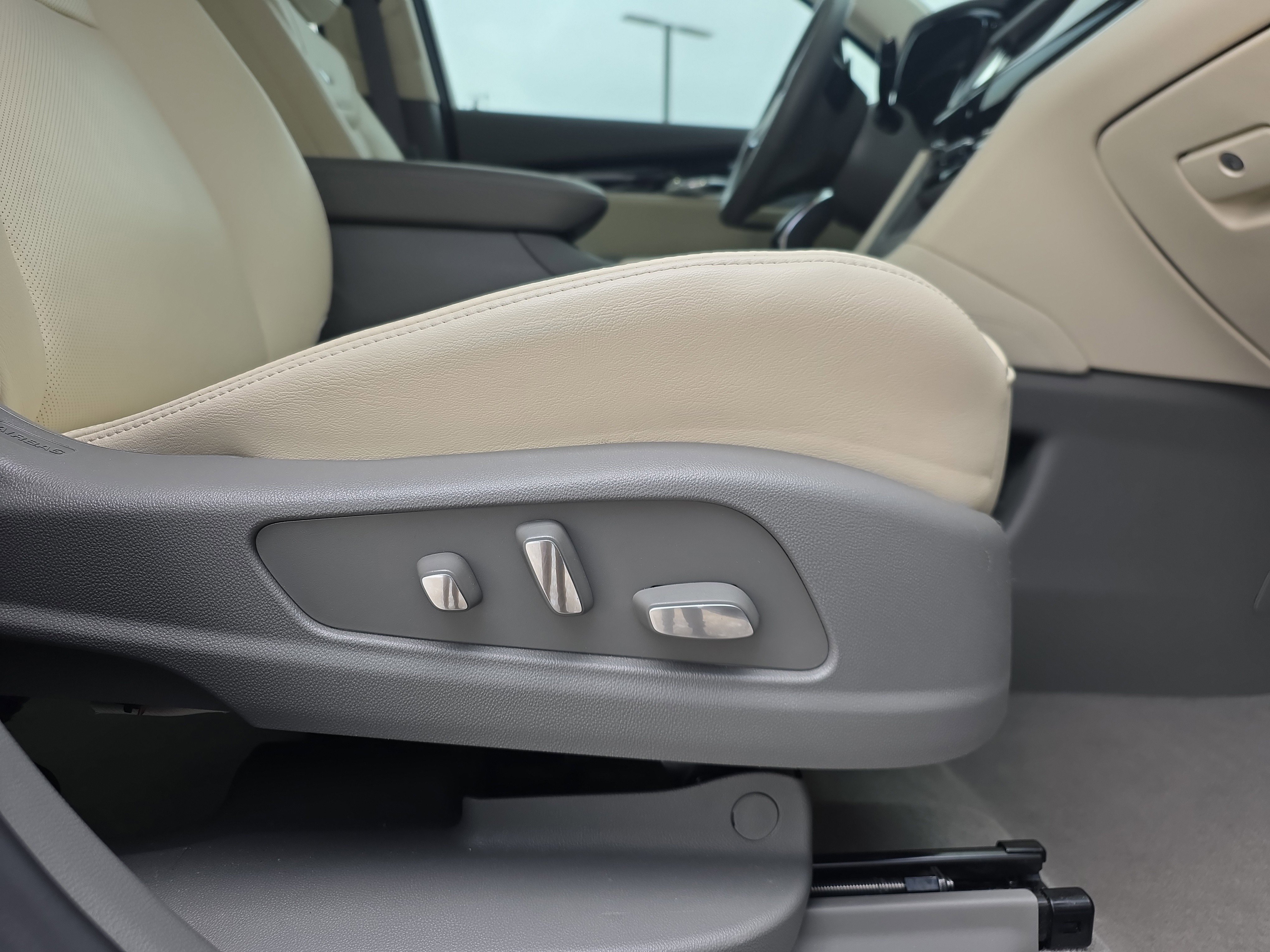 Certified 2025 Cadillac XT6 Premium Luxury image 34