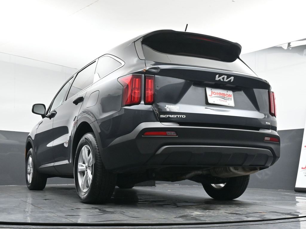 Used 2023 Kia Sorento LX image 38