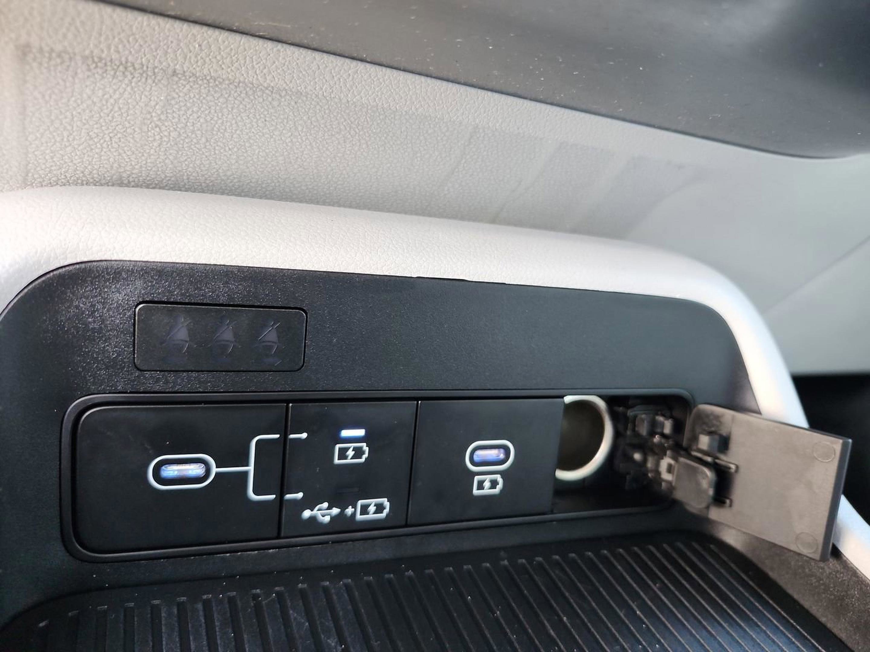 Certified 2024 Hyundai Kona SEL image 30