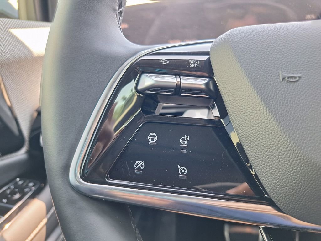 New 2025 Cadillac Optiq Luxury 2 image 20