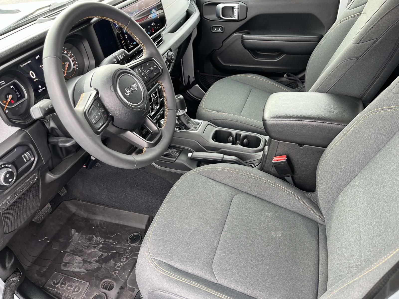 Used 2024 Jeep Gladiator Sport AWD/4WD image 25