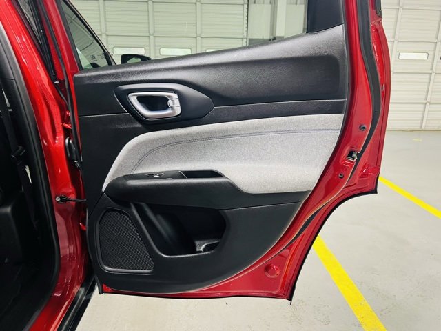 Used 2024 Jeep Compass Latitude image 30