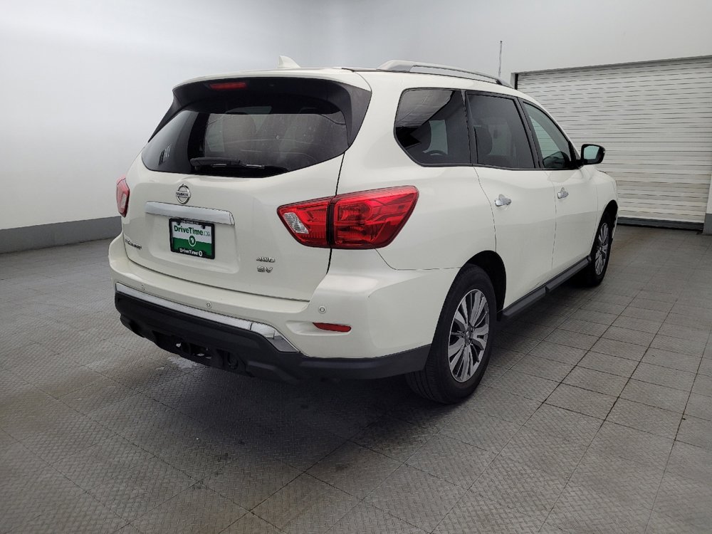 Used 2019 Nissan Pathfinder SV w/ SV Tech Package image 9