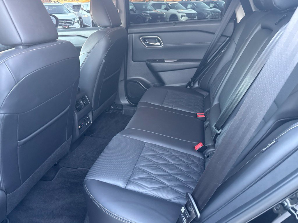 Used 2026 Nissan Rogue Platinum w/ Platinum Premium Package AWD/4WD image 15