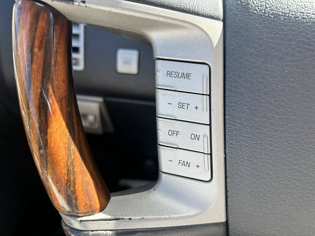 Used 2007 Lincoln MKX 2WD image 19
