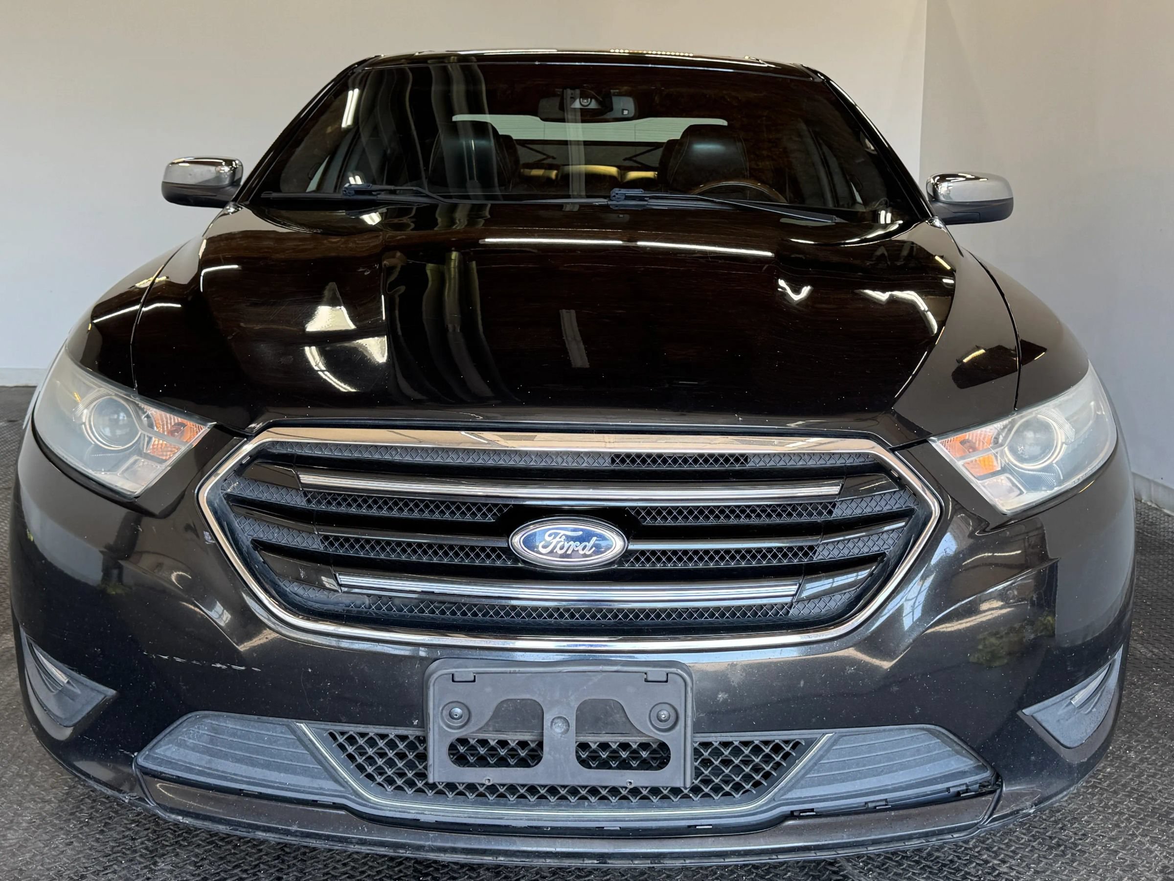 Used 2013 Ford Taurus Limited FWD image 3