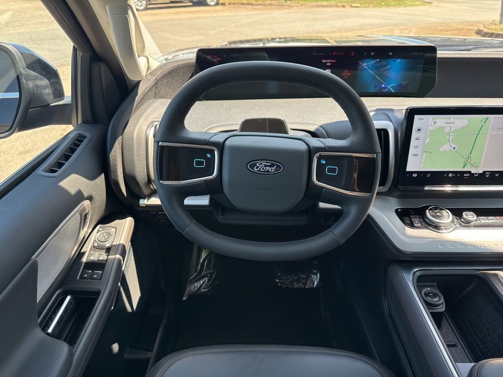Used 2025 Ford Expedition Active AWD/4WD image 16