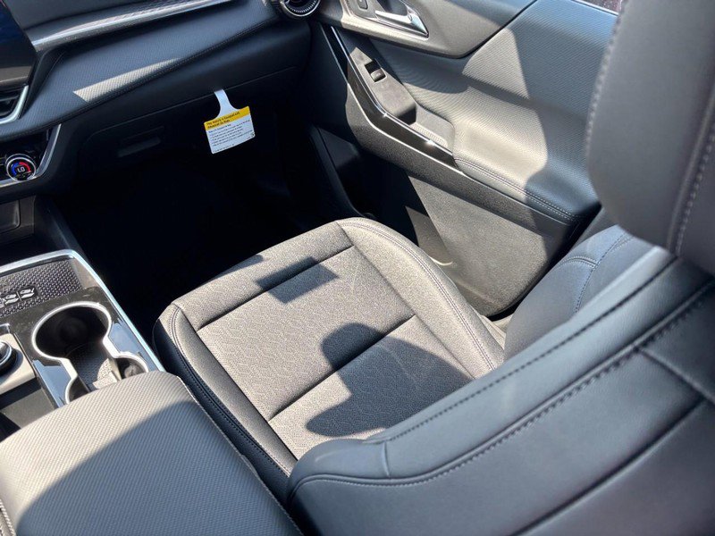 New 2026 Chevrolet Equinox LT w/ Convenience Package II FWD image 9