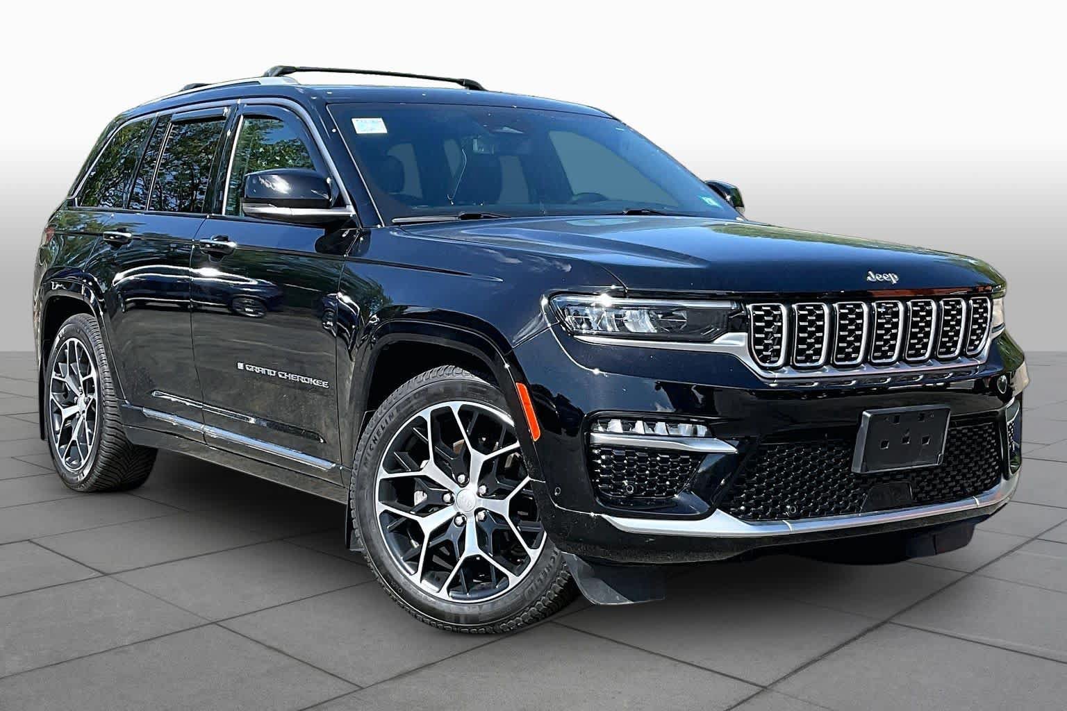 Used 2022 Jeep Grand Cherokee Summit AWD/4WD image 2