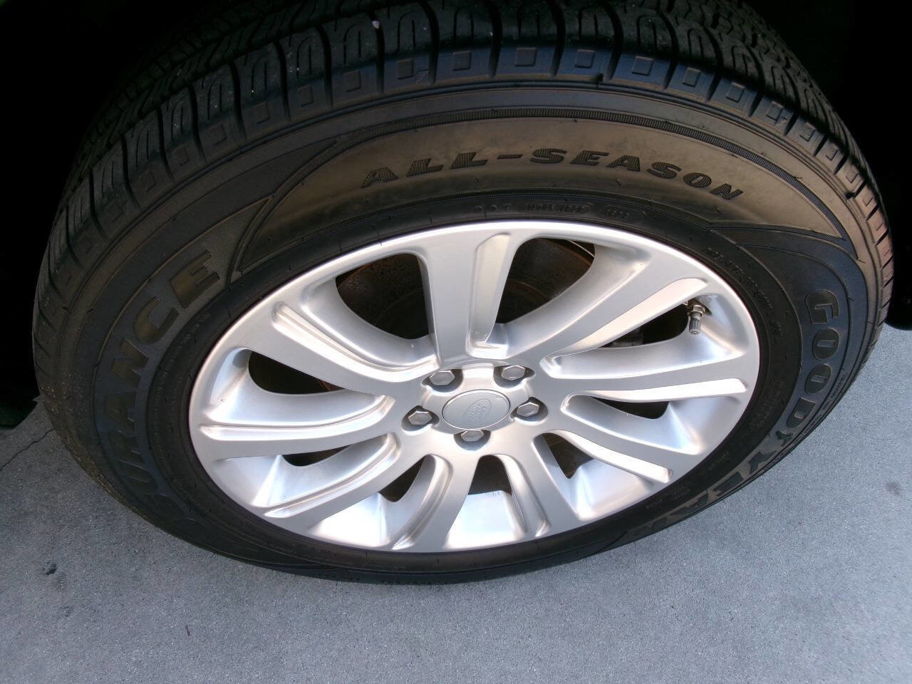 Used 2019 Land Rover Discovery Sport SE AWD/4WD image 22