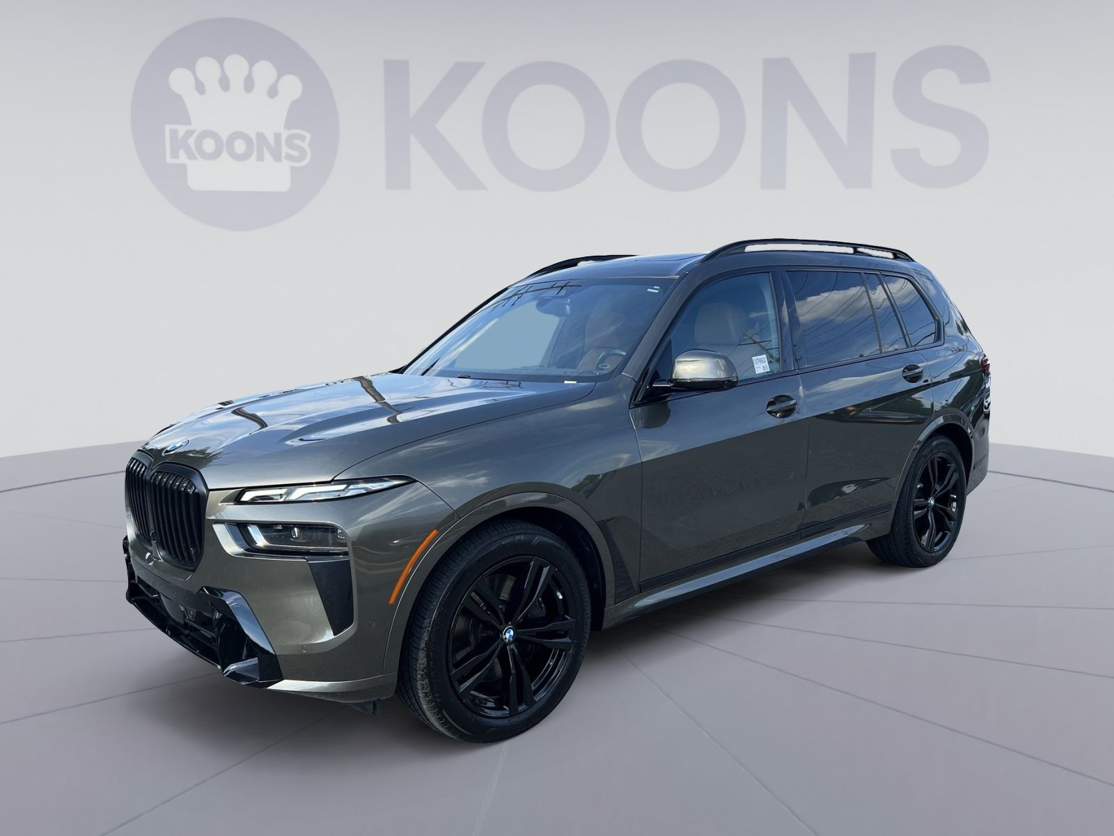 Used 2023 BMW X7 xDrive40i w/ M Sport Package AWD/4WD image 1
