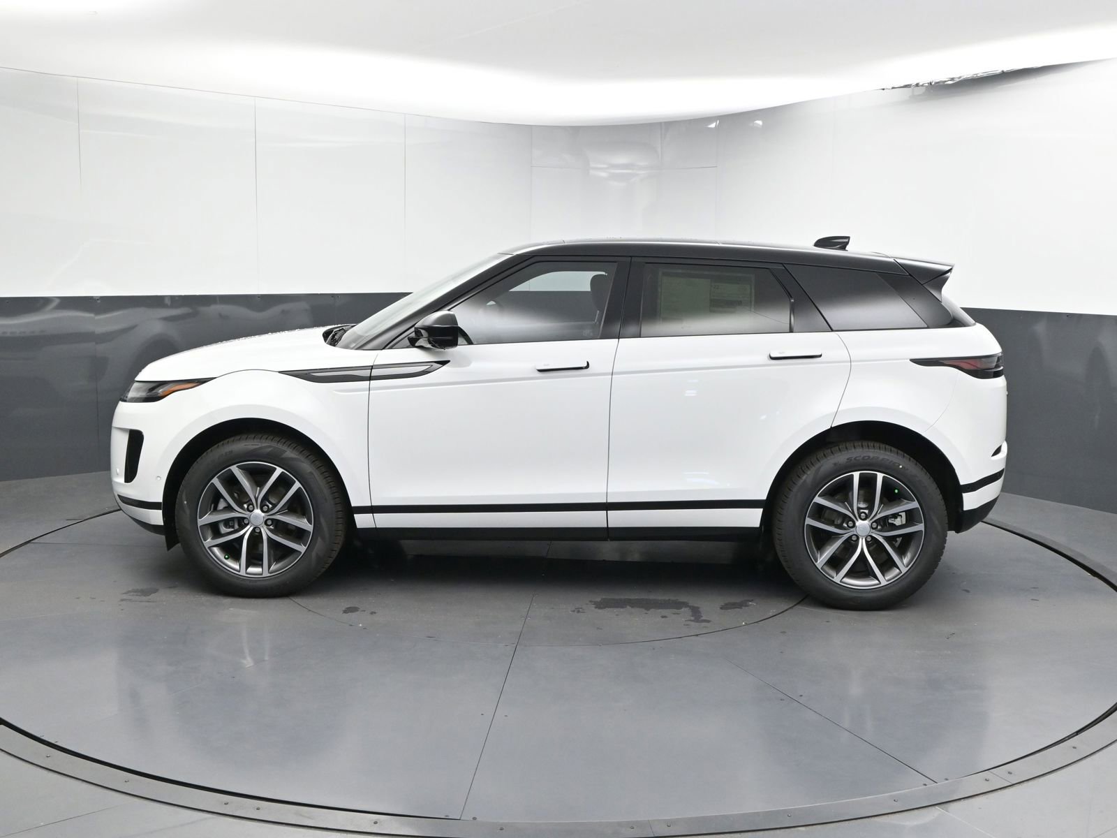 New 2026 Land Rover Range Rover Evoque S image 2
