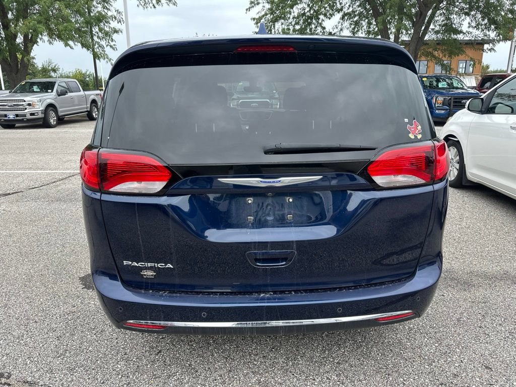 Used 2018 Chrysler Pacifica Touring Plus w/ Tire & Wheel Group FWD image 5