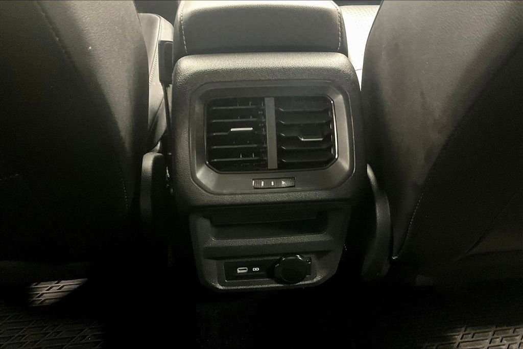 Used 2021 Volkswagen Tiguan SE image 22